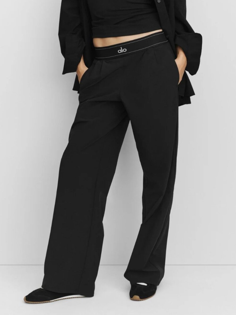 NWT ALO Yoga Black XS Straight Leg Loose Fit  Pants 😉  (30" Inseam) 💗